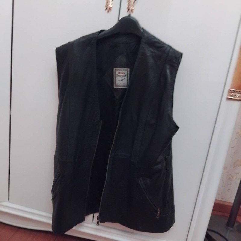 куртки кожаные, жилетка, пиджак, женские туфли, часы, кольца, кухонные лопатки, спреи для собак 3