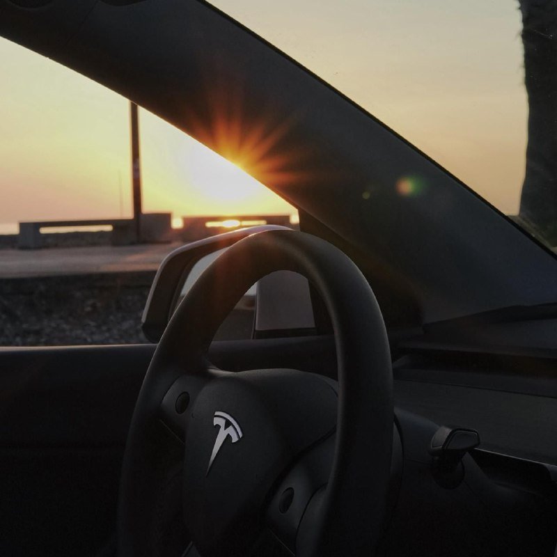 Tesla Model Y Long Range 4