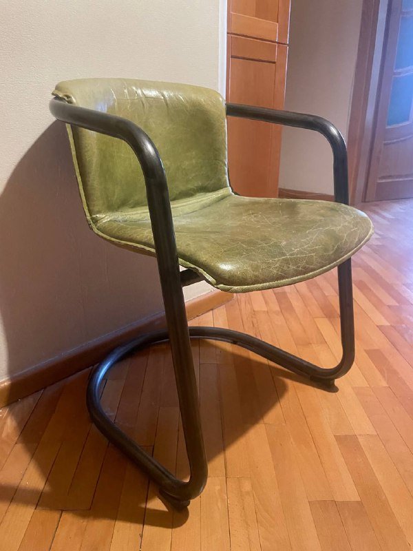 Кресло из металла и натуральной кожи