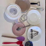 Посуда, тарелки, ложки, кружка, половник, щипцы, венчик 2