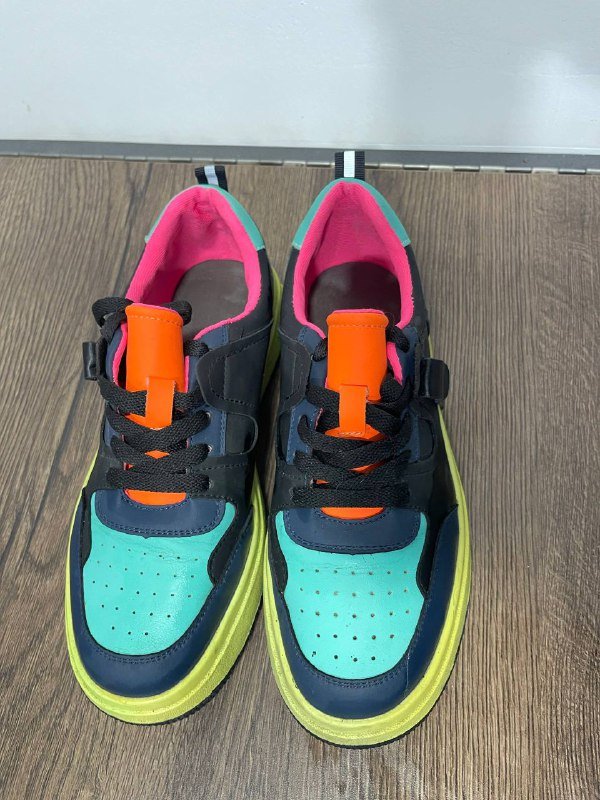 Женские кроссовки размер 37