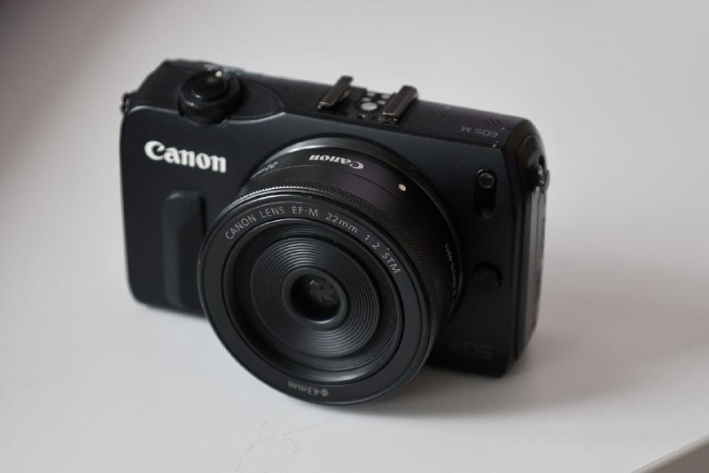 Canon EOS M, Canon EF-M 22mm f/2 STM 2