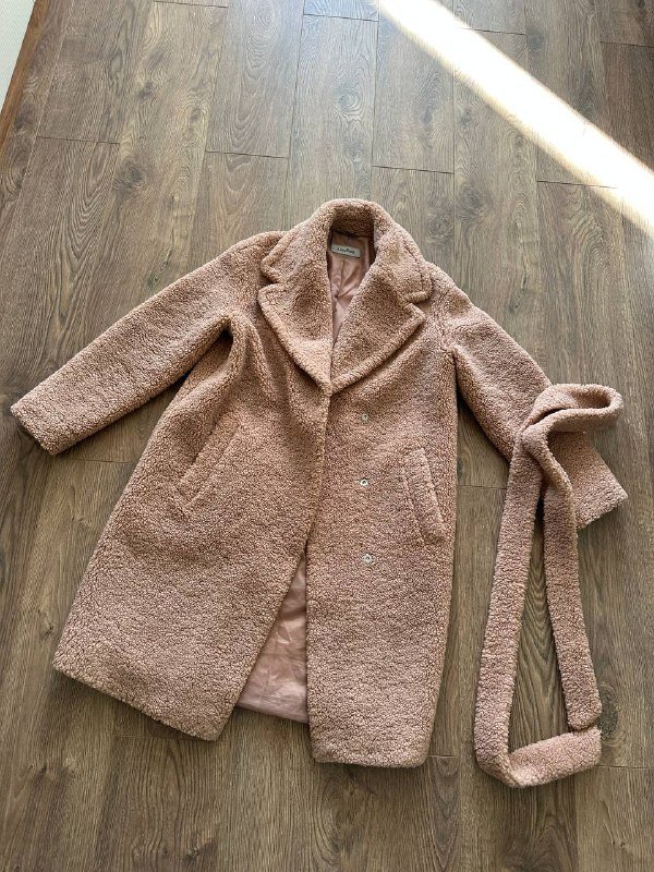 Пальто, кроссовки Fila