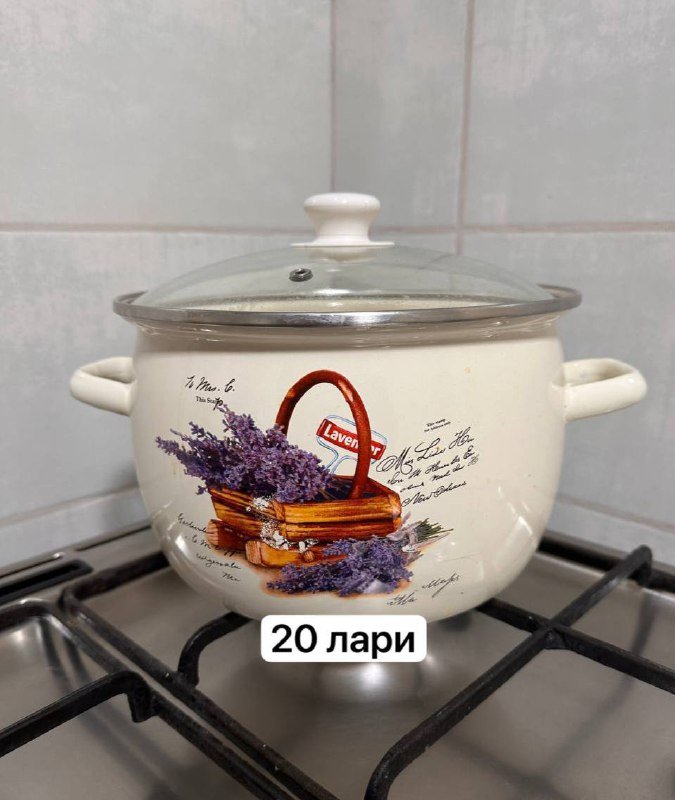 Лампа напольная, кастрюля, роутер, холст, чайник, микроволновка, бокалы, декантер, мышь, покерный набор 9