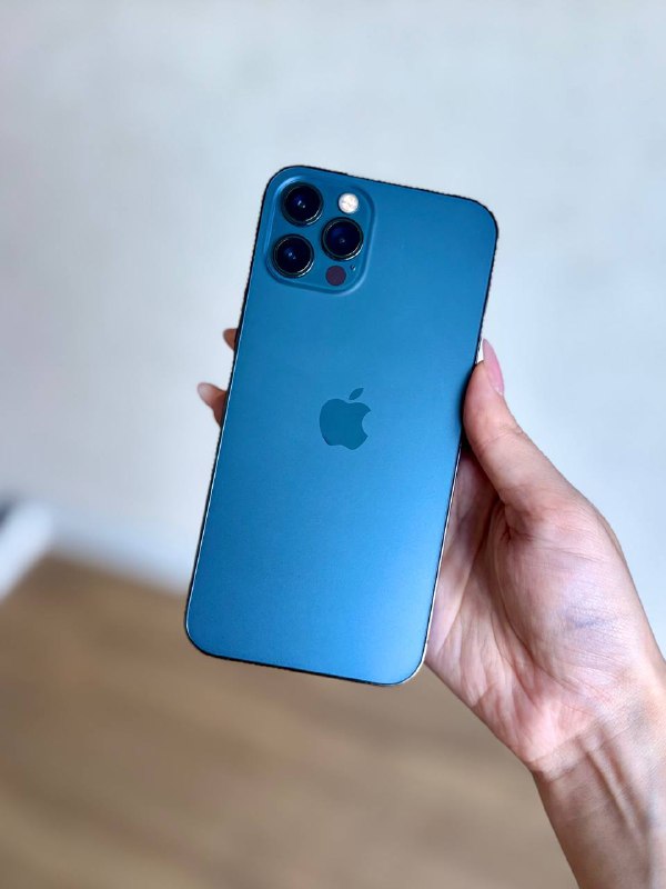 iPhone 12 Pro 256GB, AirPods 3, Apple AirTag 3