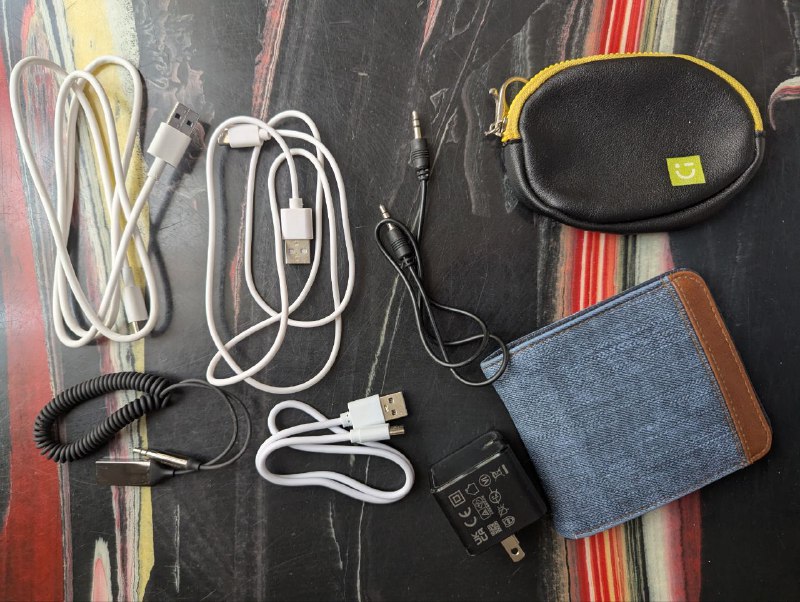 Деревянный блокнот, книги Гравити Фолз, провода USB, кошелек, монетница 6