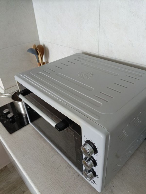 Электро-духовка Akel с решёткой и противнями 2