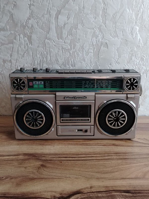 Магнитофон Panasonic с кассетником и радио