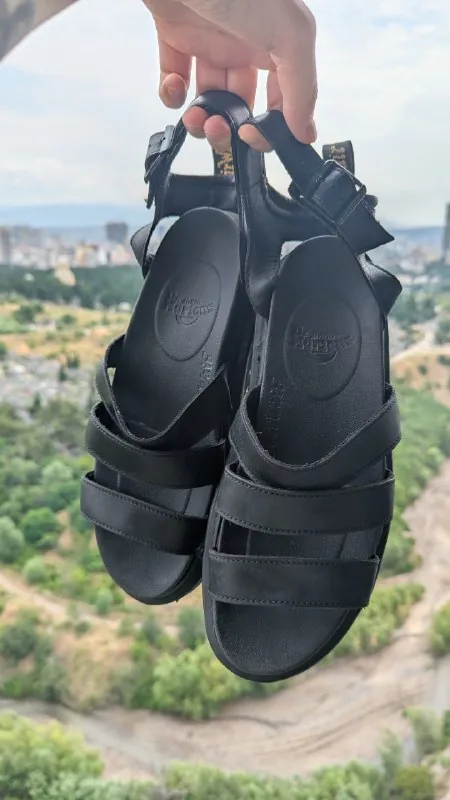 Босоножки Dr Martens