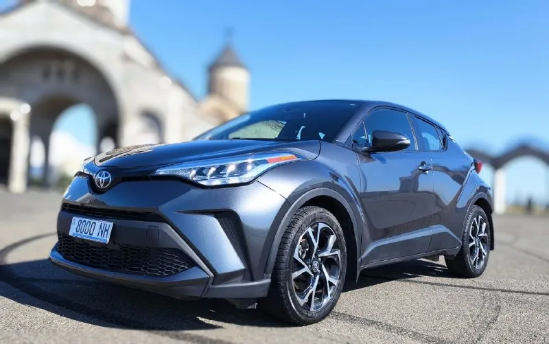 Toyota C-HR XLE 2022 1