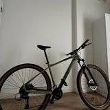 Велосипед Cube Aim Race 2024, шлем Met Veleno MIPS 1