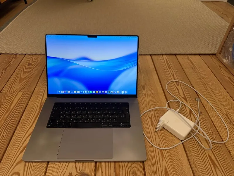 MacBook Pro 16 M1 Pro 32GB RAM 512GB SSD 1