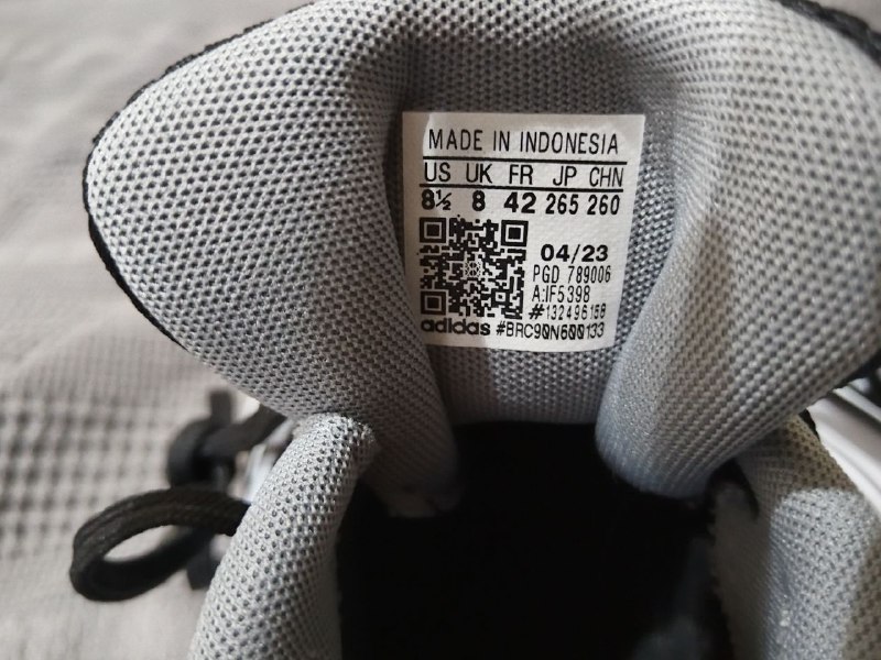 Кроссовки Adidas новые 5