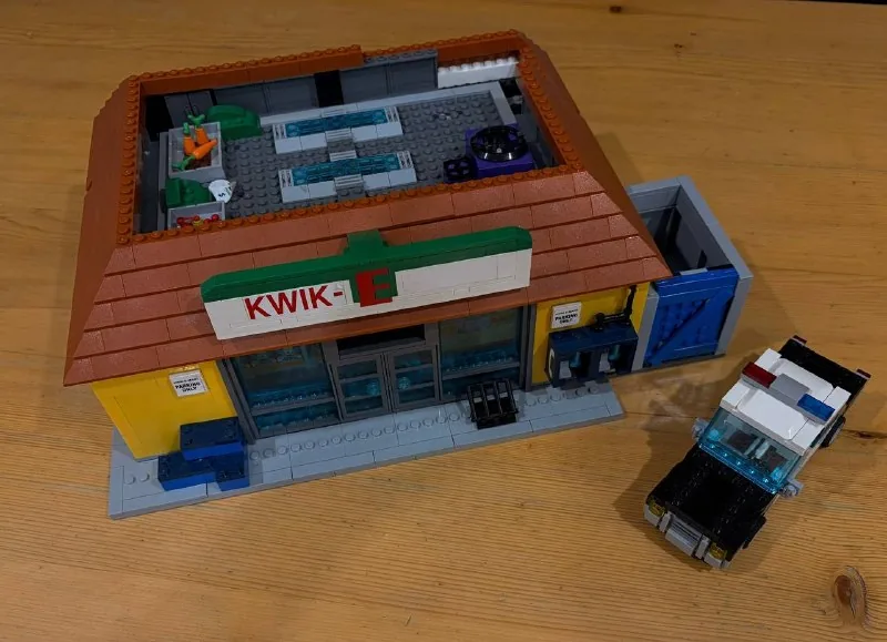 Lego 71016 The Kwik-E-Mart 1