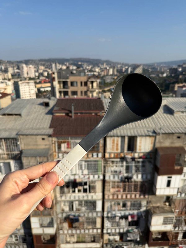 Весы кухонные, кастрюлька, доска, поварешка, ножи, сковорода, таблетки для посудомойки 5