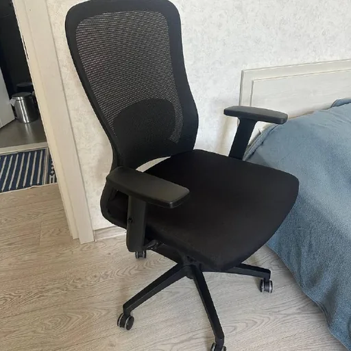 Офисное кресло