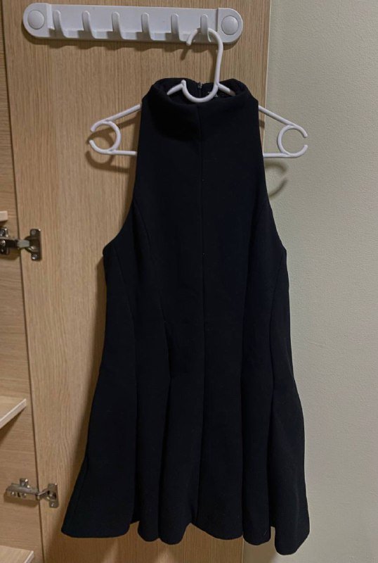 Платье Zara чёрное расклешённое мини, размер M