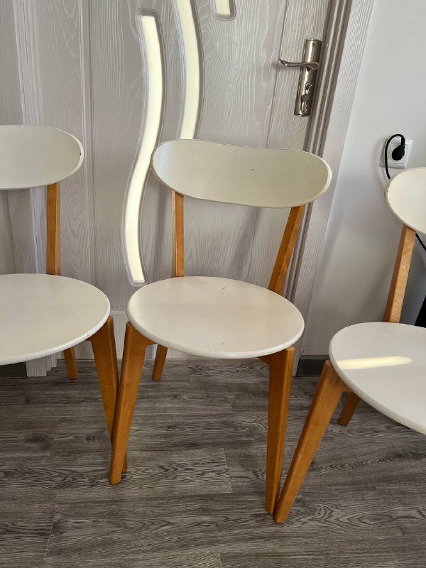 Стулья деревянные четыре штуки