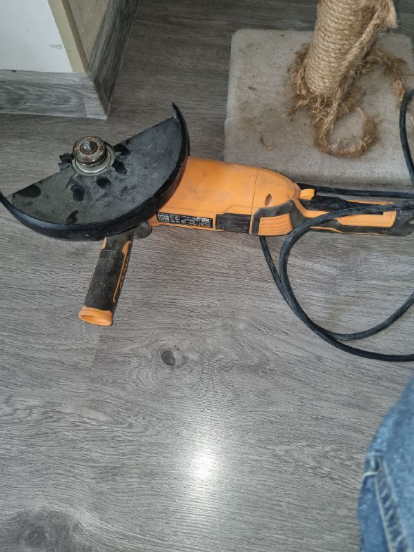 Большая балгарка INGCO 2200W 230мм 2
