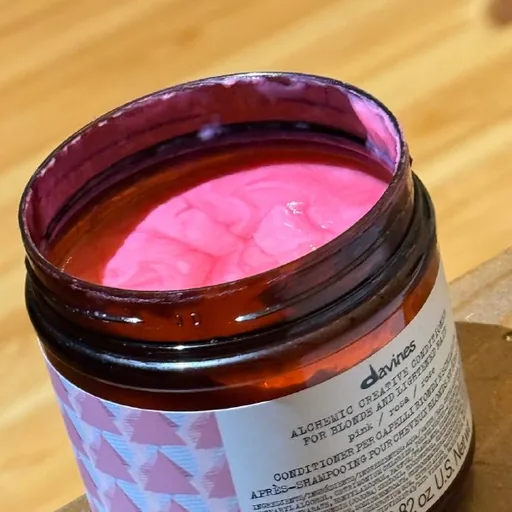 Розовый тонирующий кондиционер Davines