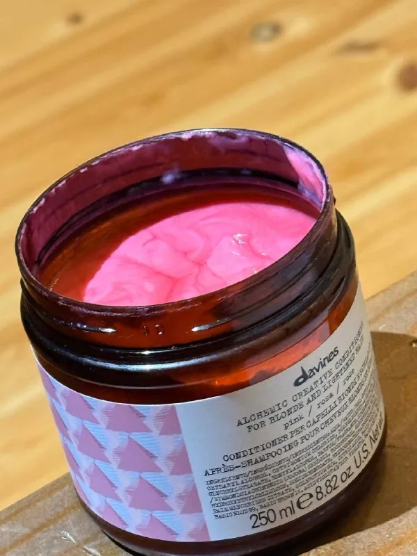 Розовый тонирующий кондиционер Davines 1