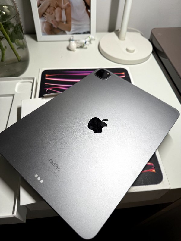 iPad Pro 11 M2 256GB с чехлом 3