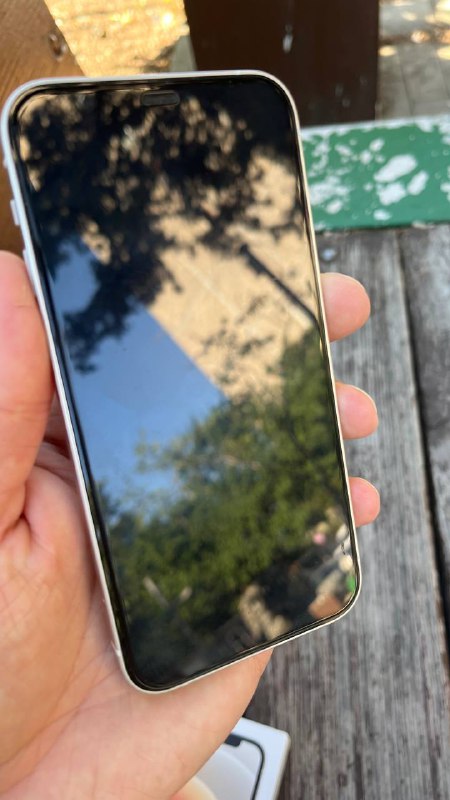 iPhone 12 64GB белый с чехлами и коробкой 7