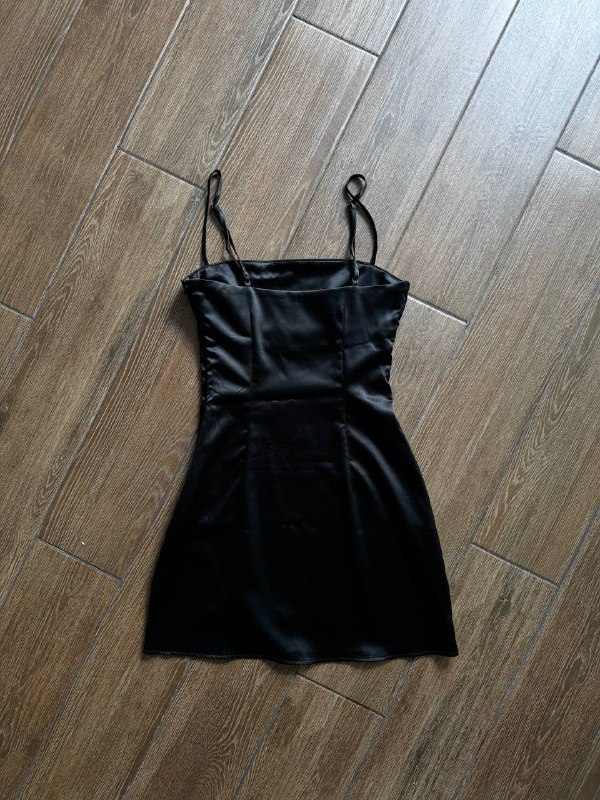 Платье мини черное, Платье белое Zara, Юбка Sisley 2