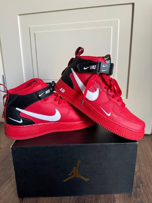 Adidas yeezy, Nike Air Force, Nike Air Force ultra force, Nike Jordan 2