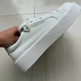 Сумка, женские кеды, детские кроссовки, стулья, чемодан, ящик 2