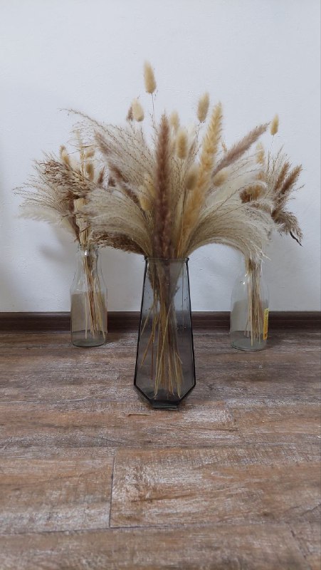 Фотогеничная ваза из затемненного стекла, бутылки-вазы, сухоцветы 3