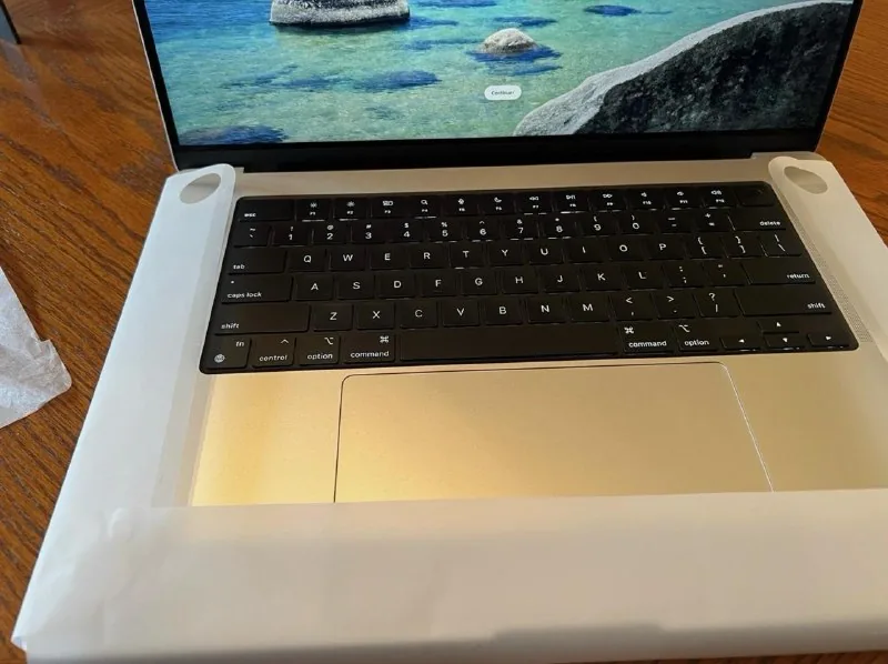 Apple MacBook Pro 16-inch M4 Pro 1
