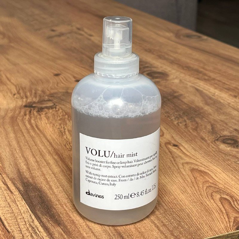 NYX Spray, Davines Mist, Vitamin C Serum, Nuxe Deodorant, Acne Gel, Essence Brow Gel, Lip Stain 2