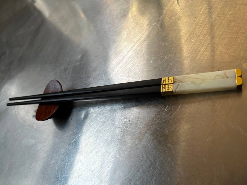 Палочки для еды и подставка 3