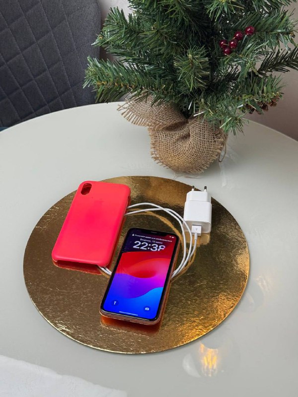 AirPods 3, iPhone 12 pro max, iPad 9, apple watch 7, iPhone xr, Hollyland lark m2, MacBook Pro M1 6