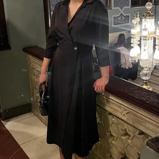 შავი ქალის კაბა