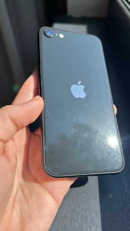 iPhone SE 2022, 64GB 1