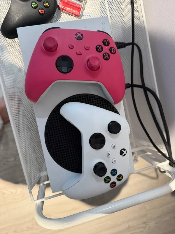 Xbox Series S 512 ГБ із двома джойстиками 1