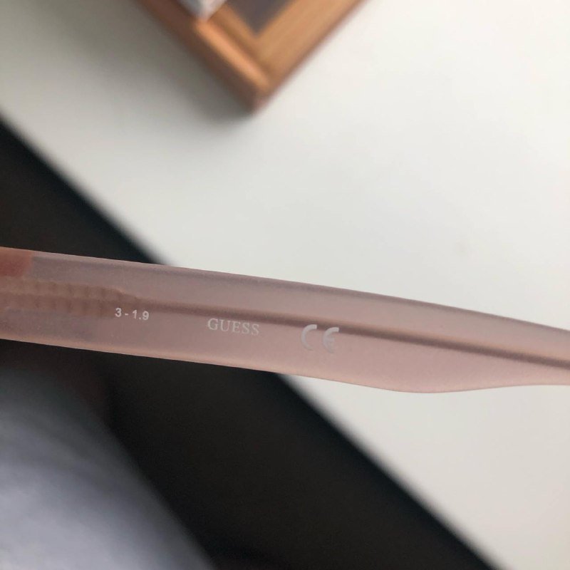 Солнцезащитные очки Guess GU7612-74S с чехлом 3