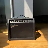Fender Stratocaster, усилитель Behringer TG-30 2