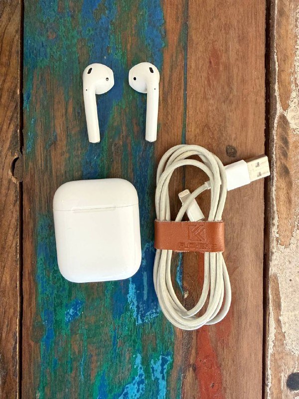 Наушники Apple AirPods с зарядным кейсом и проводом