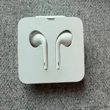 New Apple headphones with Lightning 1