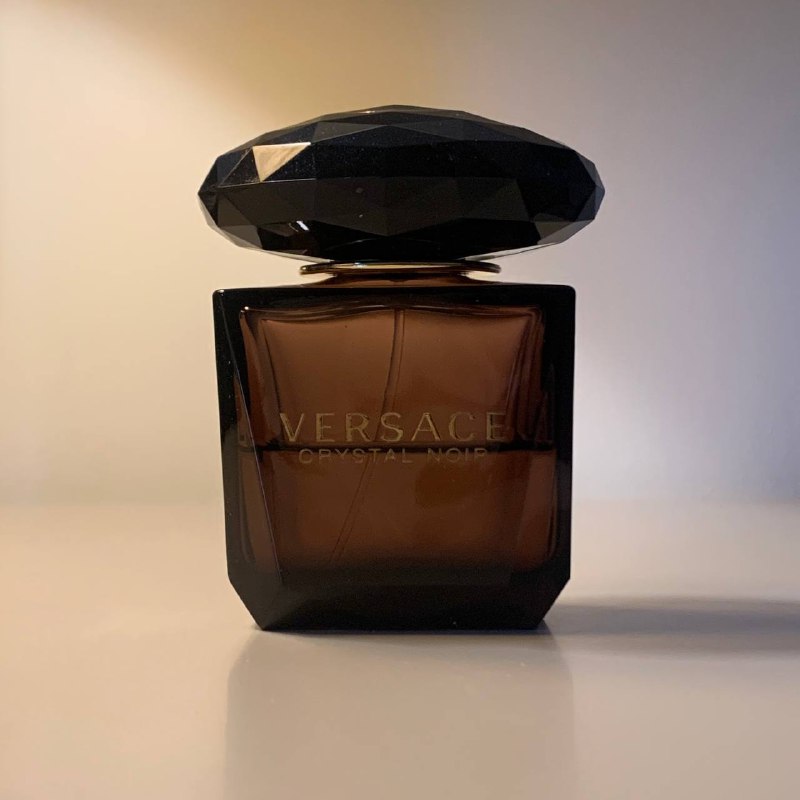 Парфюм Versace Crystal Noir, Zara Fields at Nightfall