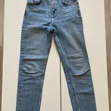 Брюки Calvin Klein Jeans, штаны Adidas, джинсы Zara, джинсы Lime, штаны ASOS, кофта Lime, юбка Love Republic, платье Lime, свитер H&M, топ Nike 3