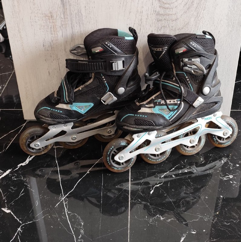 Bladerunner Formula 90 rollerblades, size 37-38 rollerblades, protection gear 4