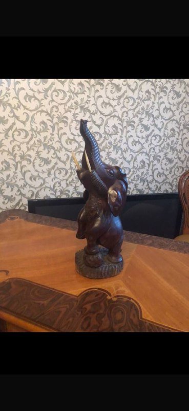 Деревянная статуэтка слона