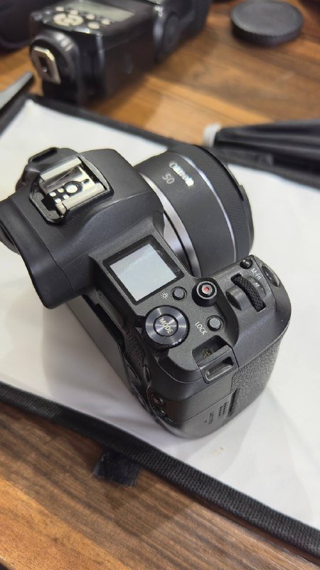 Камера Canon EOS R, объектив 50mm RF, вспышка, аксессуары 2