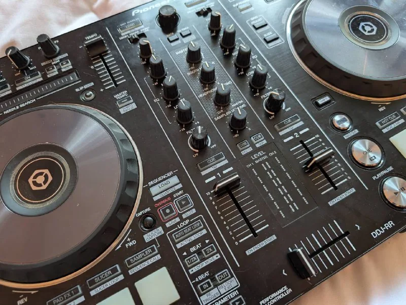 Pioneer DDJ-RR DJ контроллер 1