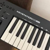 Миди-клавиатура M-Audio со стойкой 2
