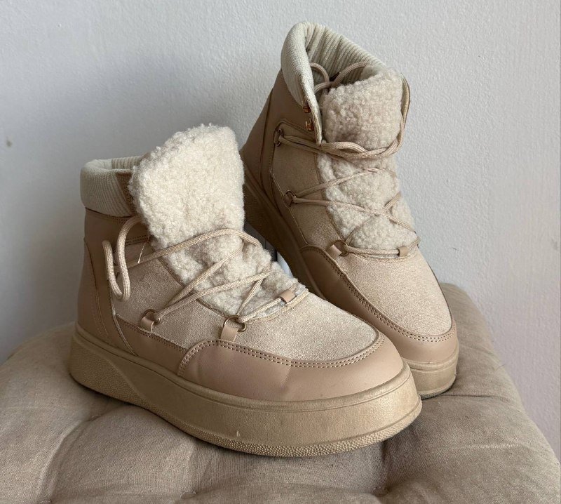 Бежевые теплые ботинки с мехом 41 размер